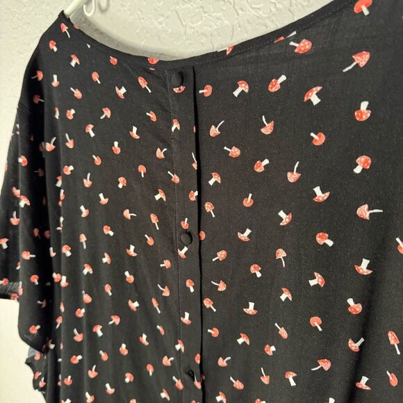 NWT Torrid Abbey Rayon Slub Top Black Scoop Neck Mushroom Print Size 4X Whimsy - Picture 8 of 9